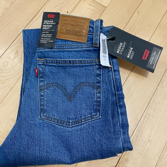 NWT Levi’s wedgie straight jean - Picture 2 of 5